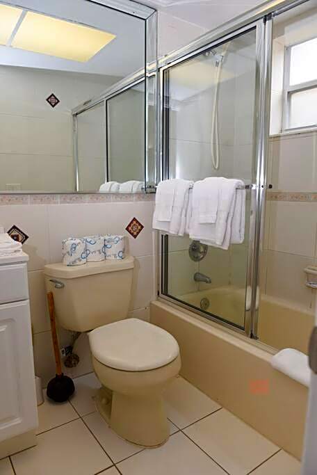 Aloha Apartments On the Intracoastal-Walk to the Beach