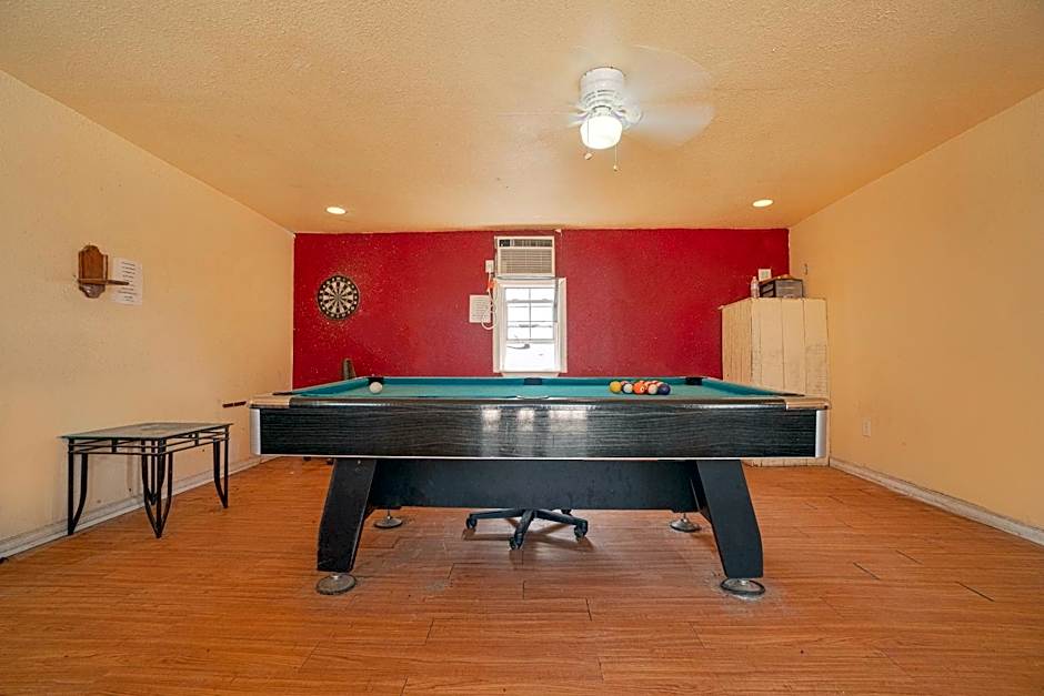 Grand Eagle Ford Lodge & RV Park