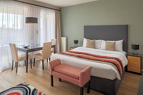 Escala Hotel & Suites