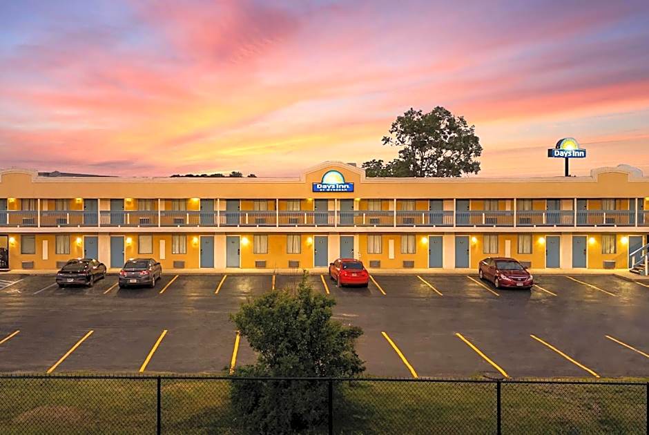 Days Inn by Wyndham Fort Wayne
