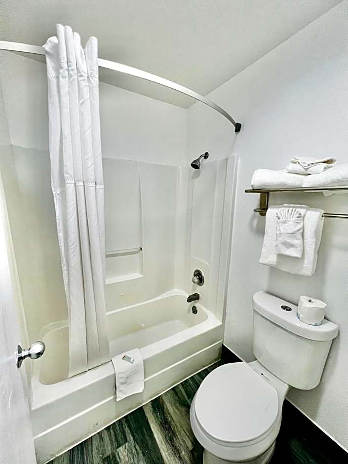Days Inn & Suites by Wyndham Flagstaff I-40
