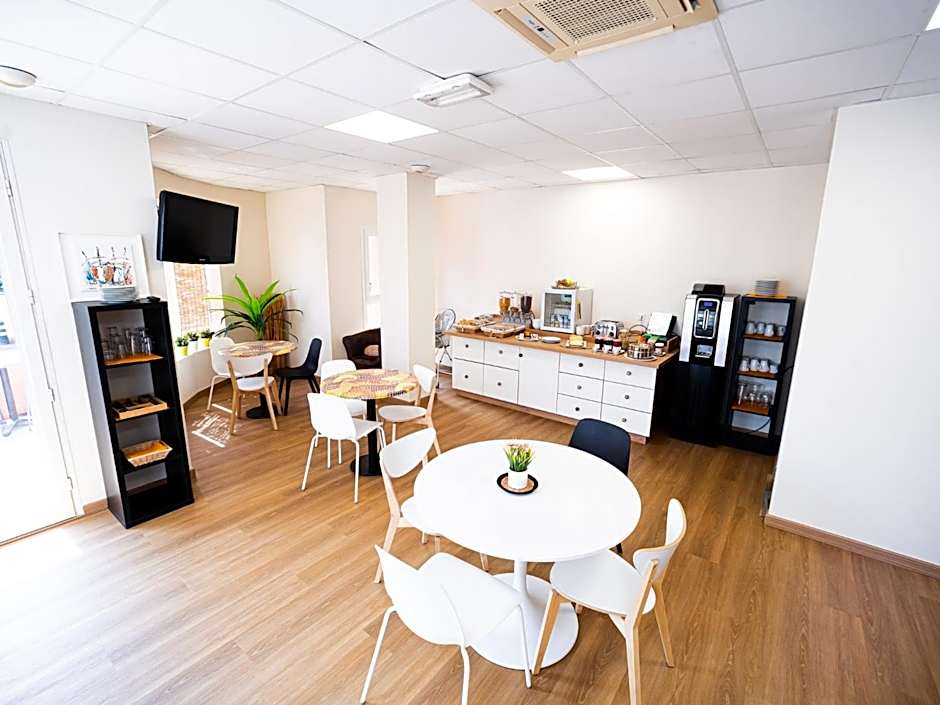 Hotel Grand Cap Rooftop Pool