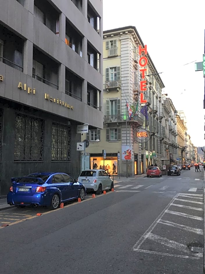 Le Petit Hotel