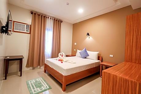 JOSEFINA'S TOURIST INN