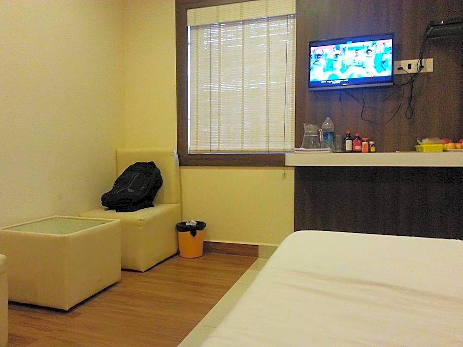 Emerald Manor – Chennai, IL