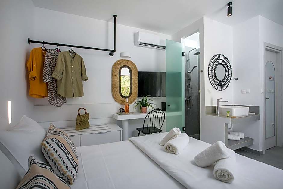 Calma Luxury Studios & Suites