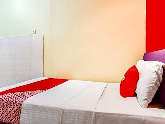 OYO 89615 T Family Hotel