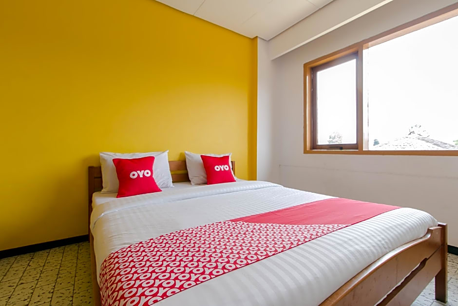 OYO 1996 Koneng Hotel