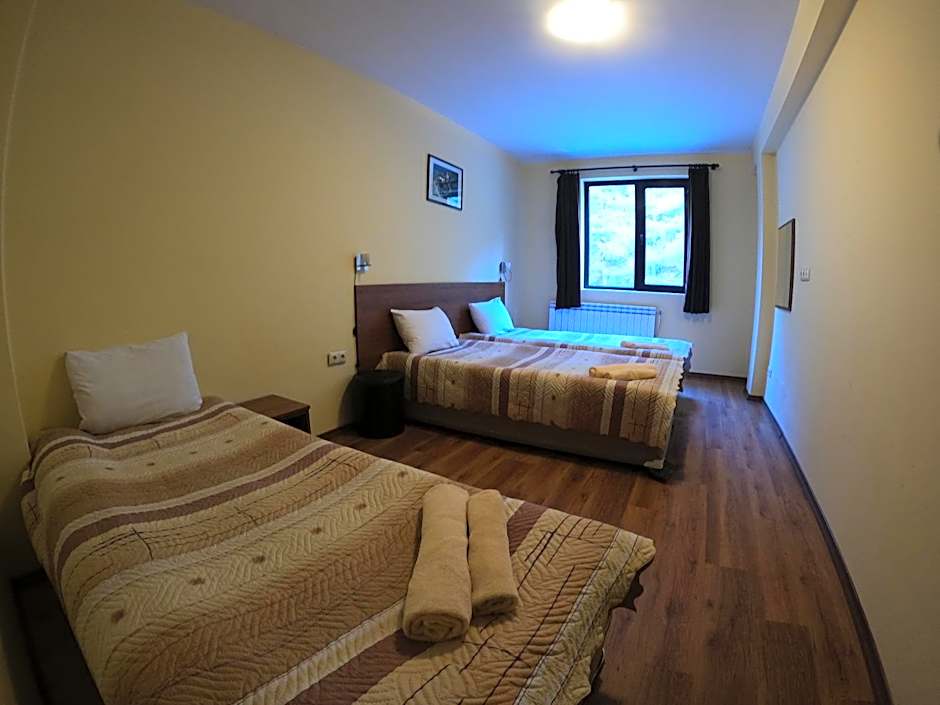 Rusaliite Adventure House