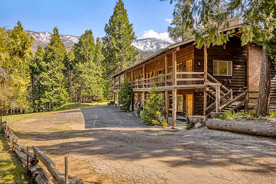 Camp Nelson Lodge Room 6