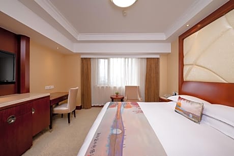 Executive Lake View Suite