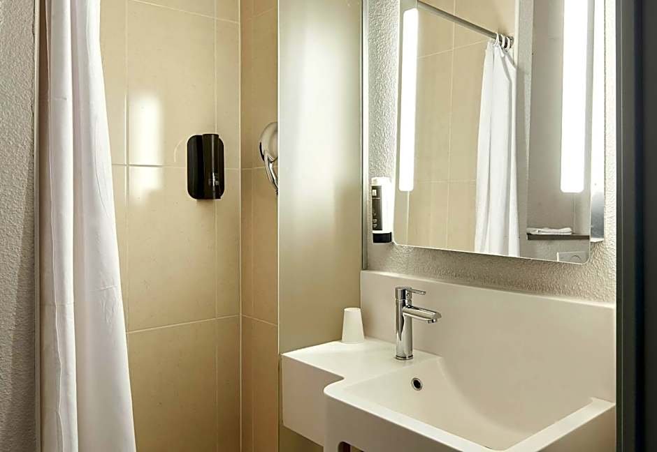 B&B HOTEL Paris Le Bourget
