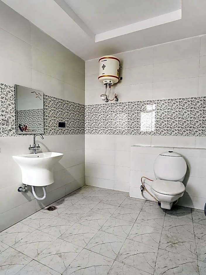 Hotel O Villa Anyelir Yustik Selabintana