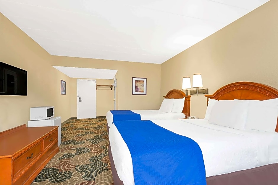 Travelodge by Wyndham Lima OH
