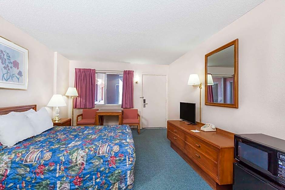 Days Inn by Wyndham Burns