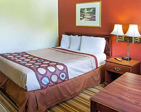 Queen Room - Accessible/Nonsmoking