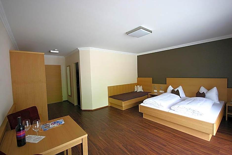 Hotel Herzblut - Joker card included in summer