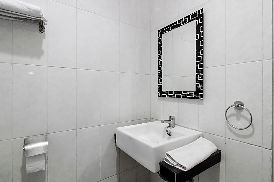 RedDoorz near Goa Sunyaragi