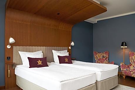 Superior Triple - Twin