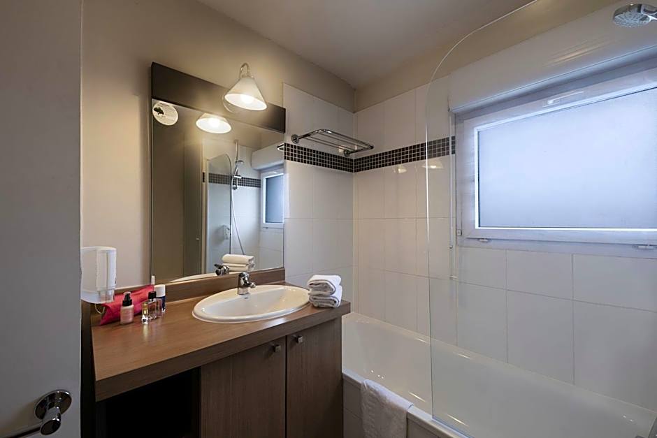 Park & Suites Village Aix-Le Rousset