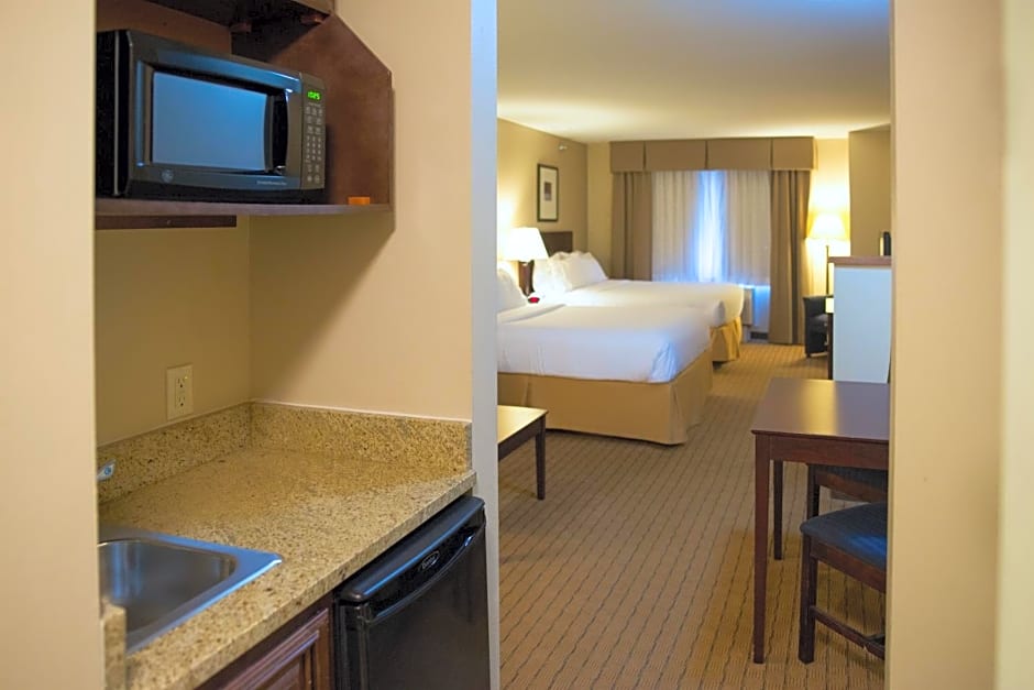 Holiday Inn Express Devils Lake