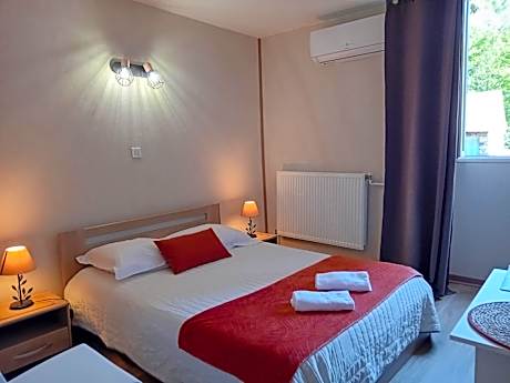 Family Room (2 Adults + 2 Children)