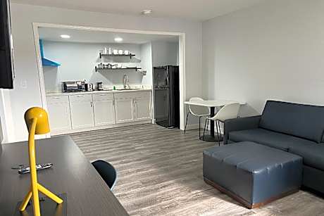 1 King Bed | Suite, Nsmk, Kitchen, Sofa-Bed