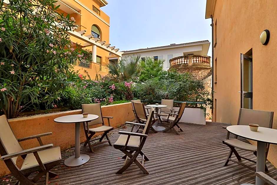 Hôtel Sanary, Soleil et Jardin - Rénovation Hiver 2024-25