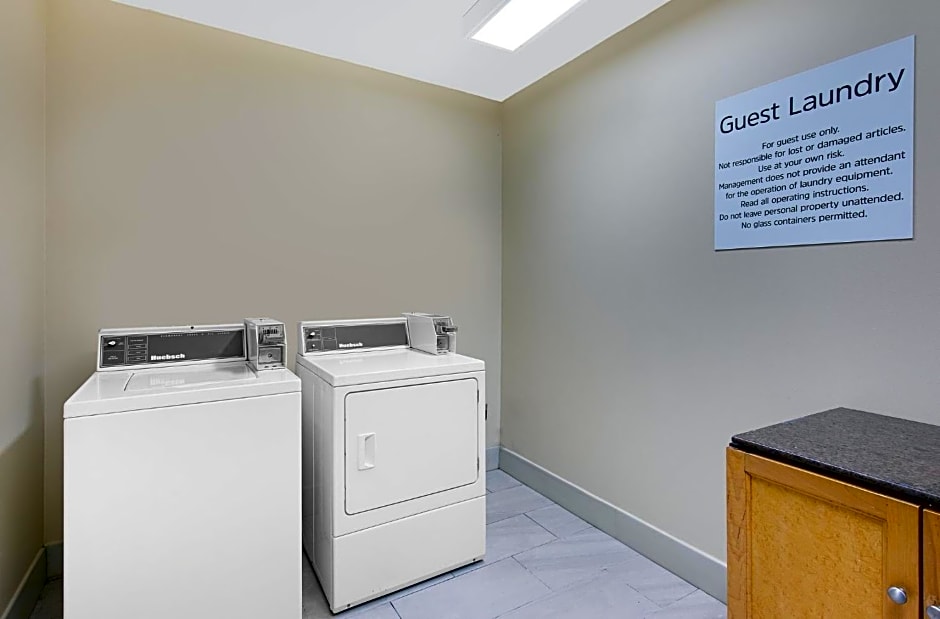 Holiday Inn Express Hotel & Suites Birmingham - Inverness 280 By IHG