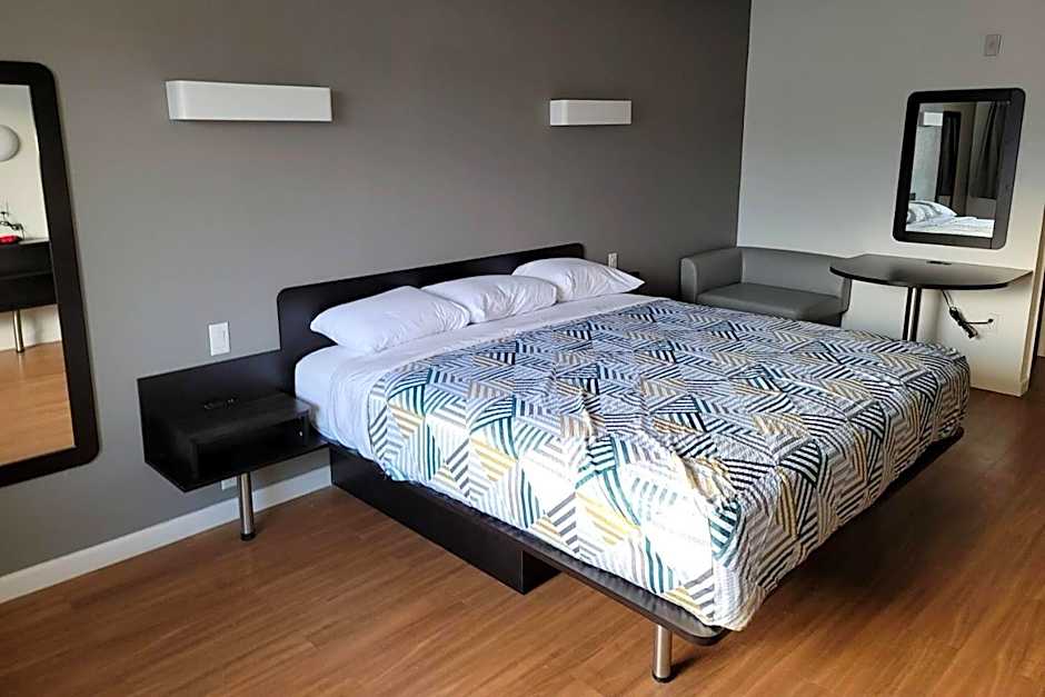 Rodeway Inn & Suites Thousand Palms - Rancho Mirage