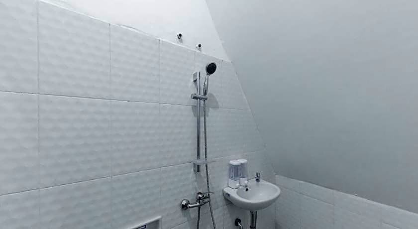 RedDoorz Syariah Plus near Sukabumi Station