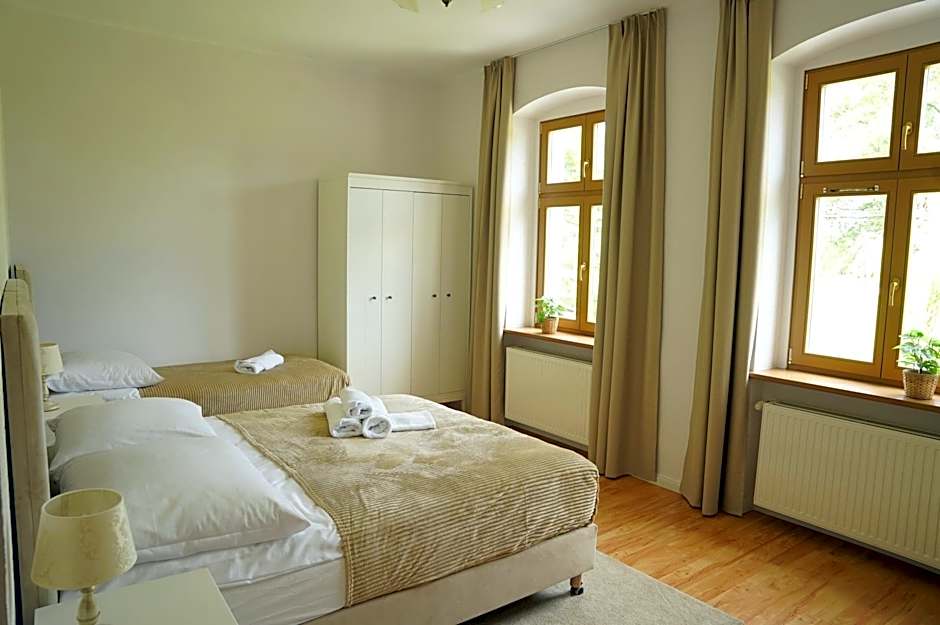 Pałac Ostoja - pokoje gościnne