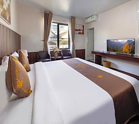 Deluxe Queen Room