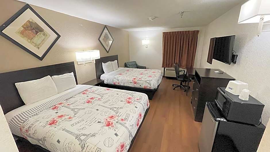 Pinckneyville Inn and Suites