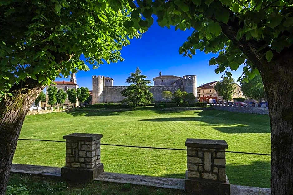 Apartment Elena, village Peresiji