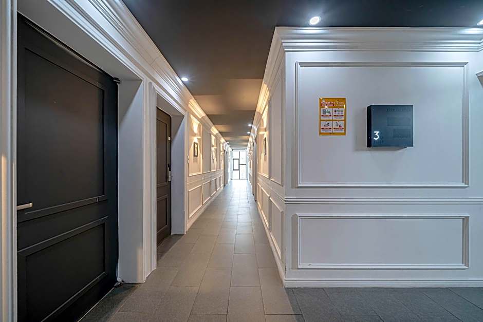Brown Dot Hotel