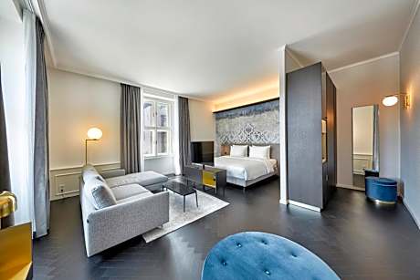 Suite with Executive Lounge Access