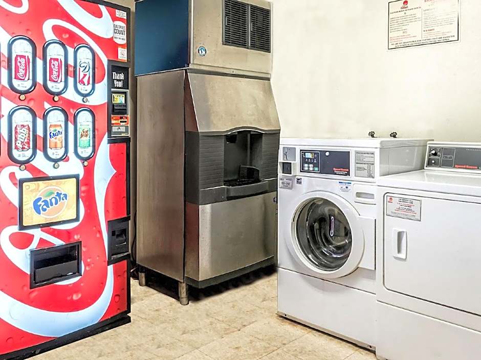 Studios and Suites 4 Less Emporia