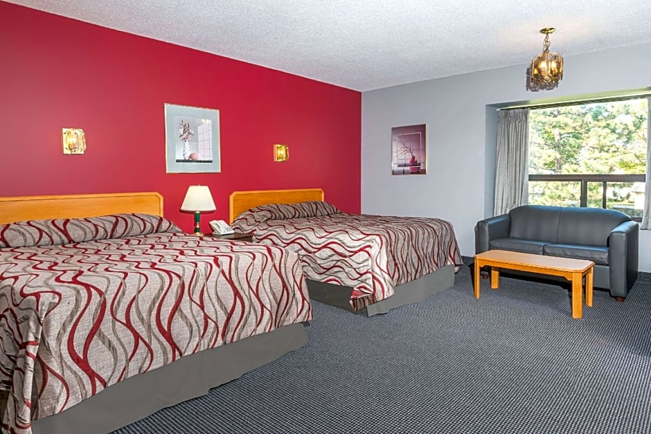 Super 8 by Wyndham Mt Hope Hamilton Intl Arpt ON