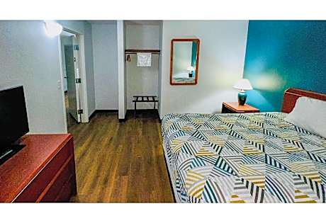 1 King Bed | Mob Acc RI Shwr Nsmk Micfridg