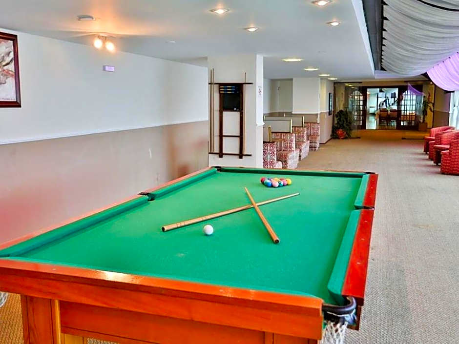 Suite with Hot and Cold Air Conditioning