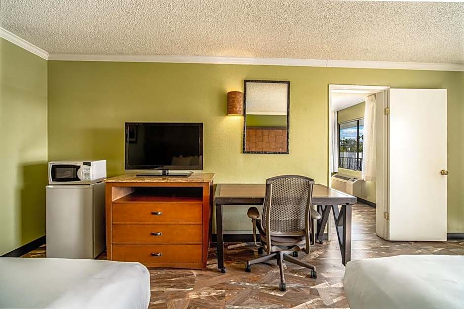 The Buena Park Hotel & Suites