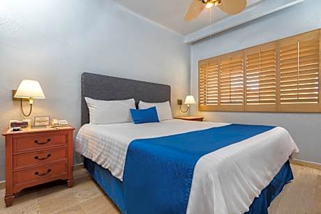 Master Suite Ocean View with Balcony King Bed & Sofa Bed