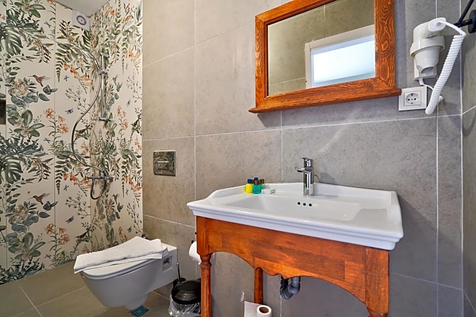 La Mira Suites