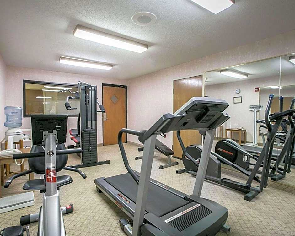 Quality Inn & Suites Woodstock near Lake Geneva