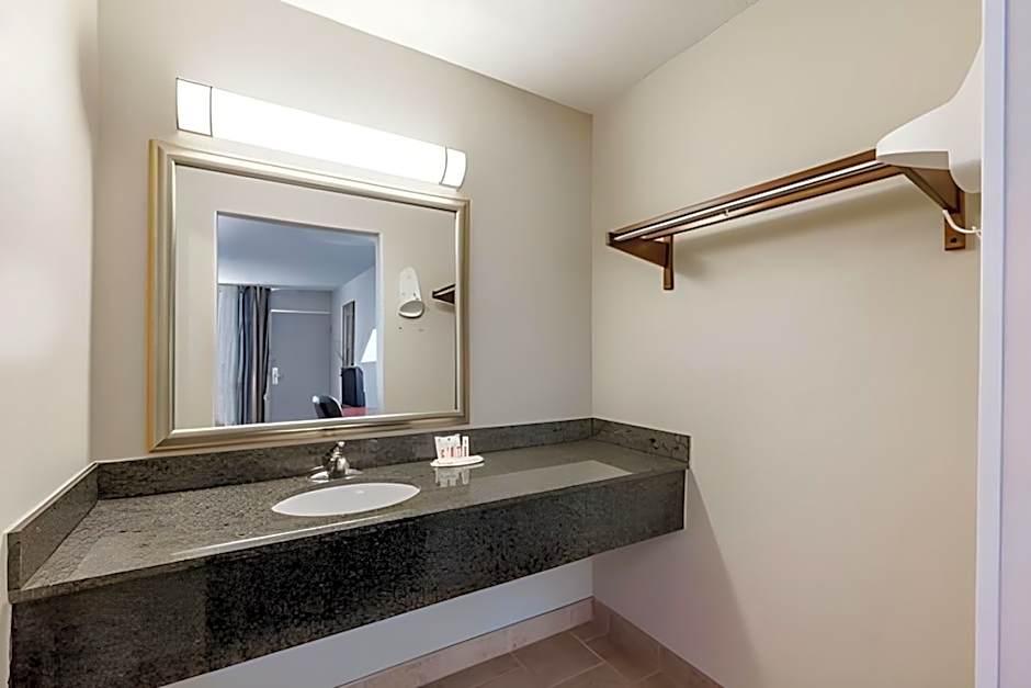 Iberia House & Suites