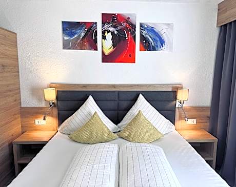 Deluxe Double or Twin Room with Balcony