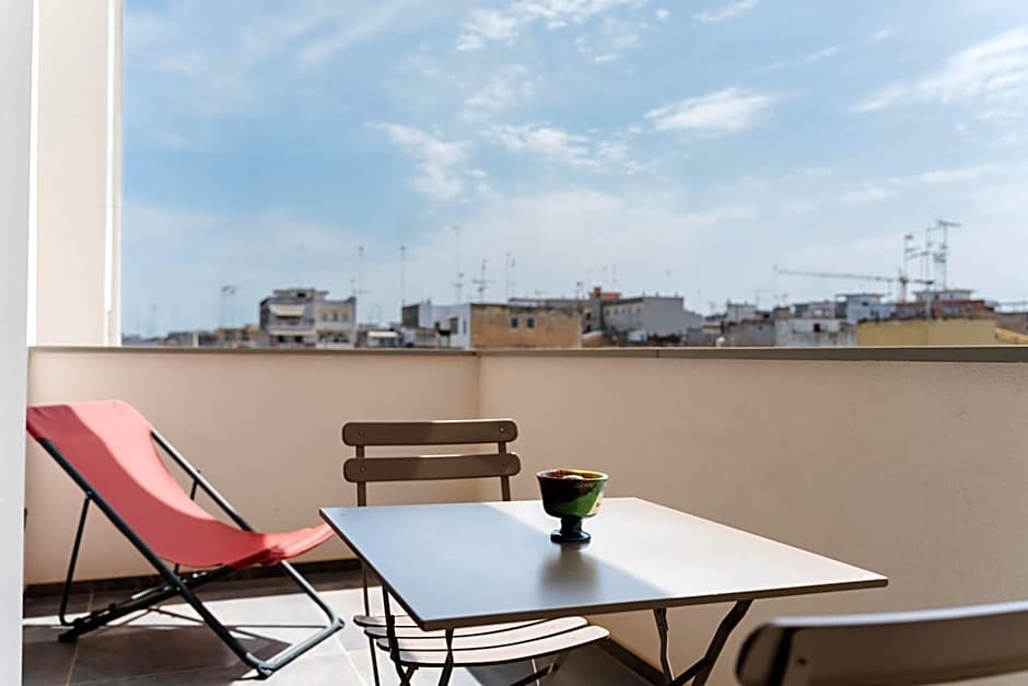 Glass House - Smart Rooms & Parking