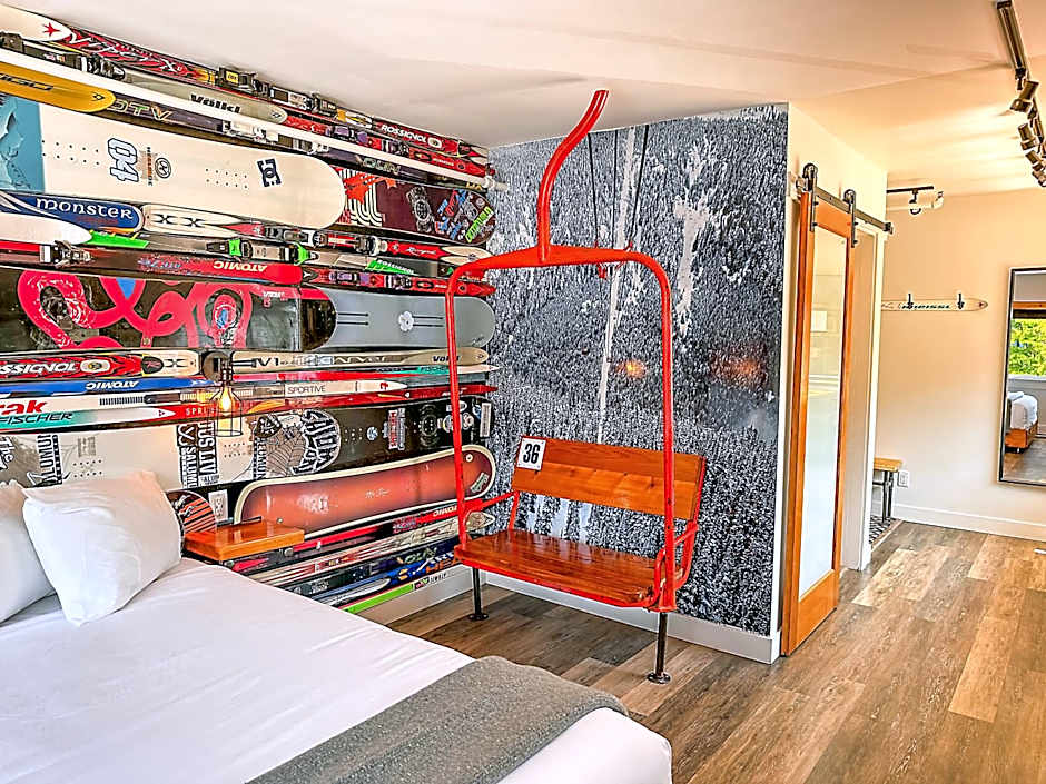 Crash Hotel Squamish