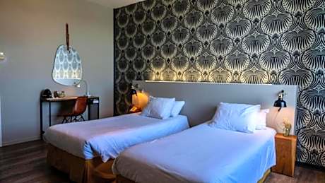 Deluxe Triple Room with 1 King and 1 Single Bed - Non-Smoking